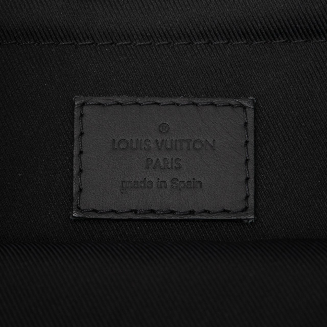 Louis Vuitton Monogram Shadow Discovery Pochette Zwart