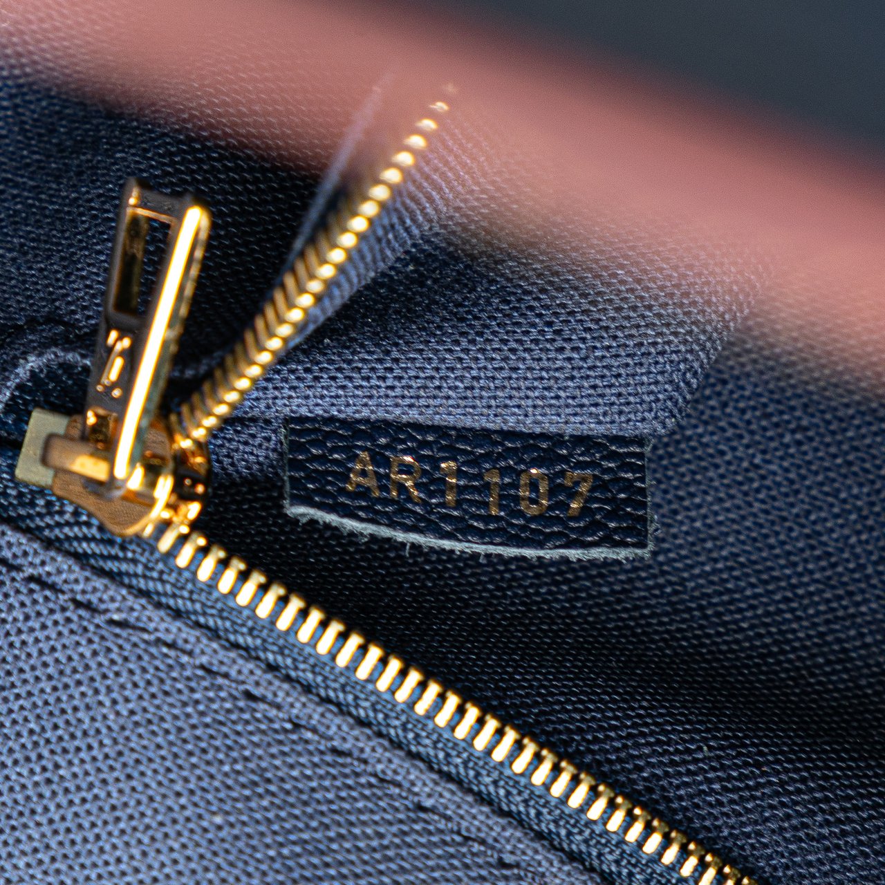 Louis Vuitton Epi Vaneau MM Blauw