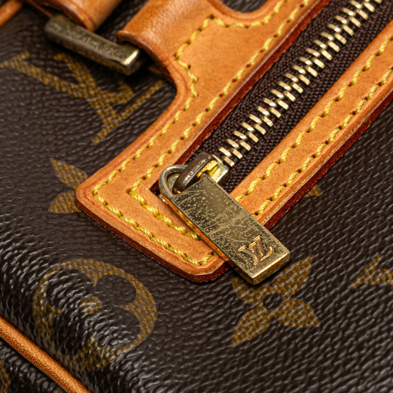 Louis Vuitton Monogram Cite MM Bruin