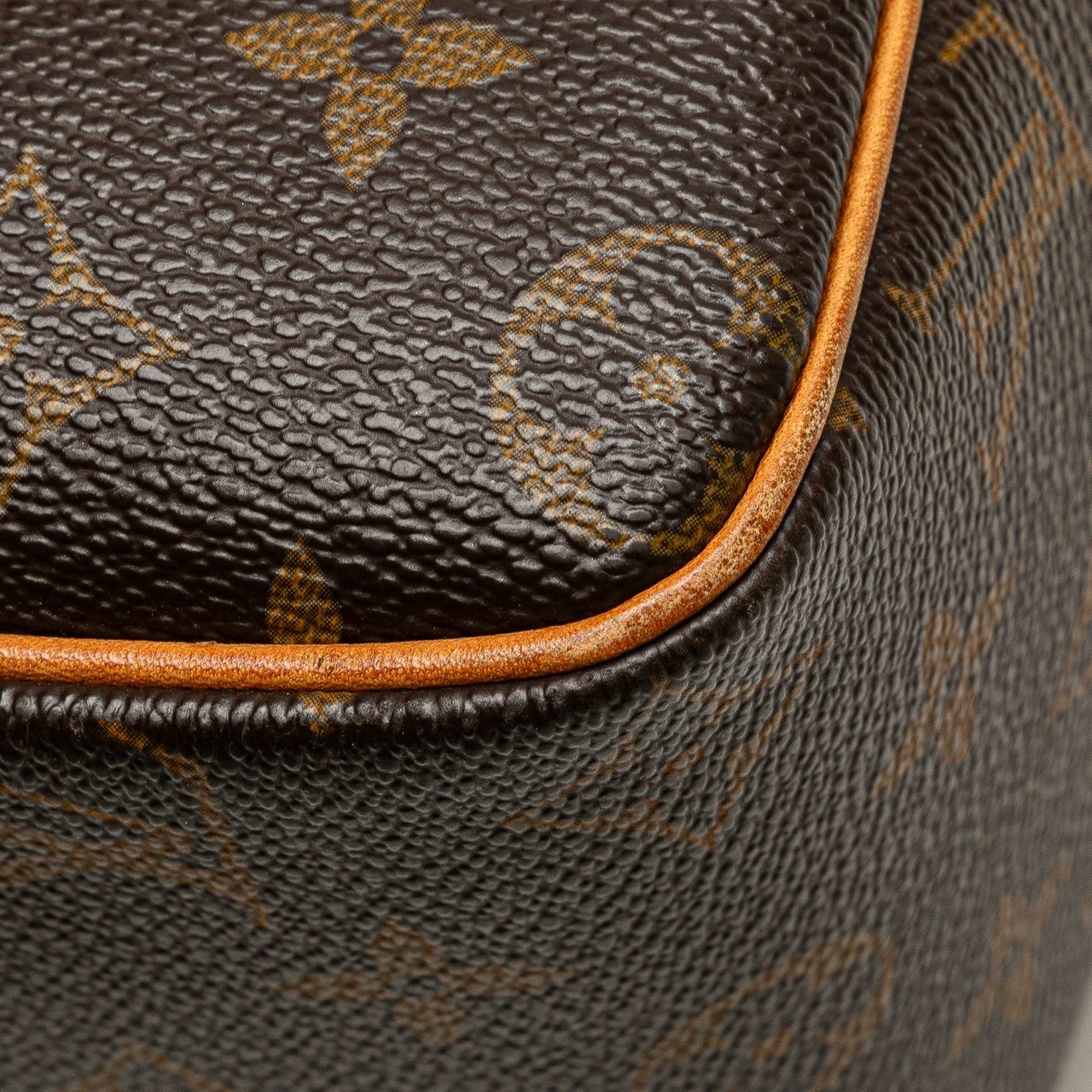 Louis Vuitton Monogram Cite MM Bruin