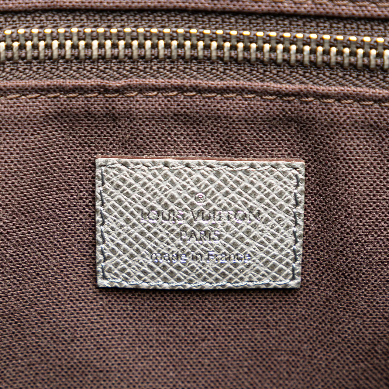 Louis Vuitton Taiga Roman MM Grijs