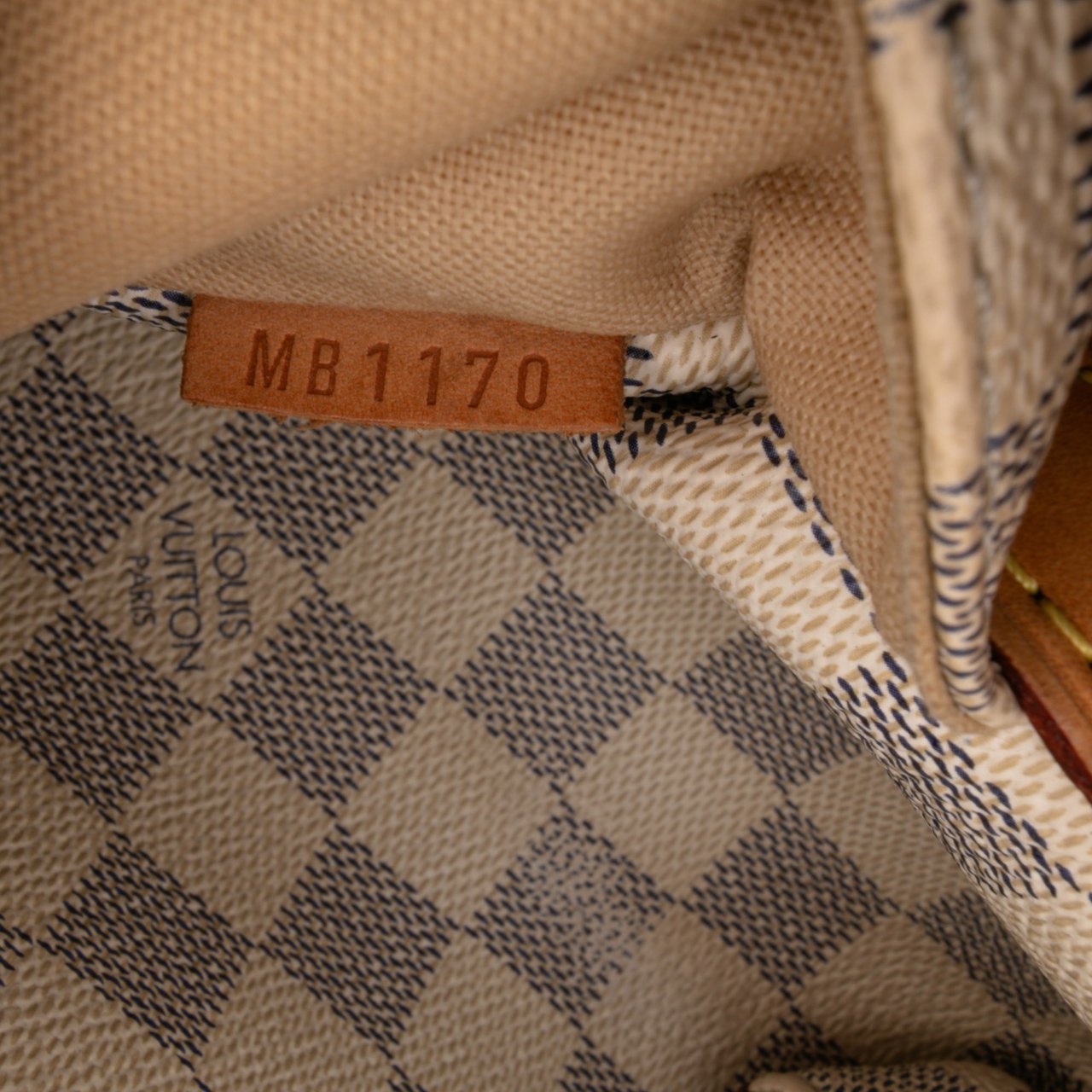 Louis Vuitton Damier Azur Totally MM Wit