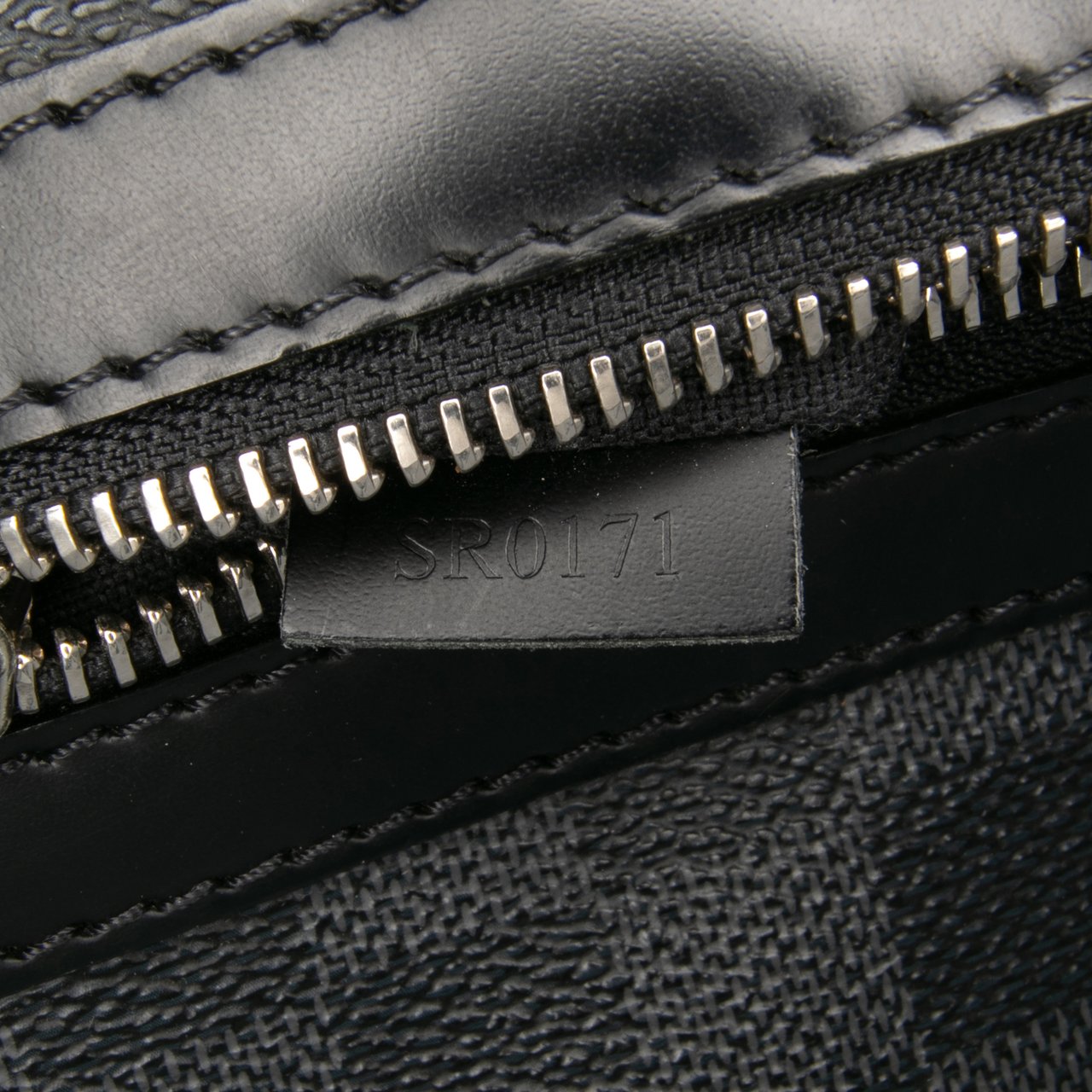 Louis Vuitton Damier Graphite Mick MM Zwart