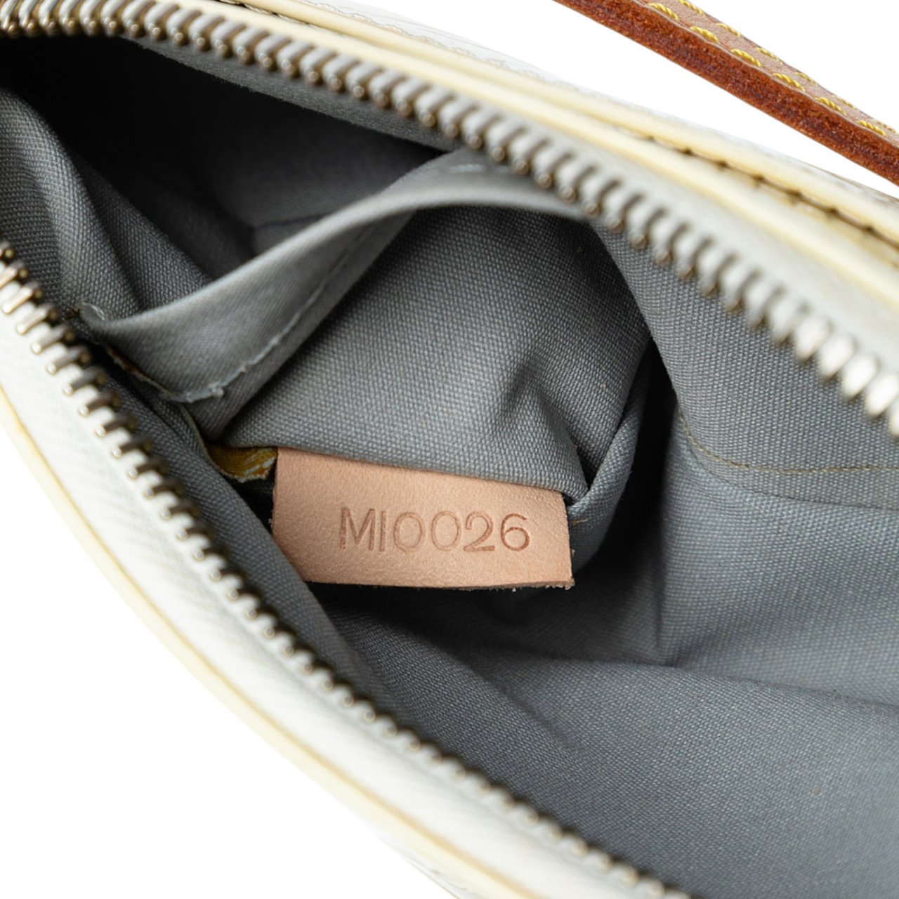 Louis Vuitton Monogram Vernis Minna Street Wit