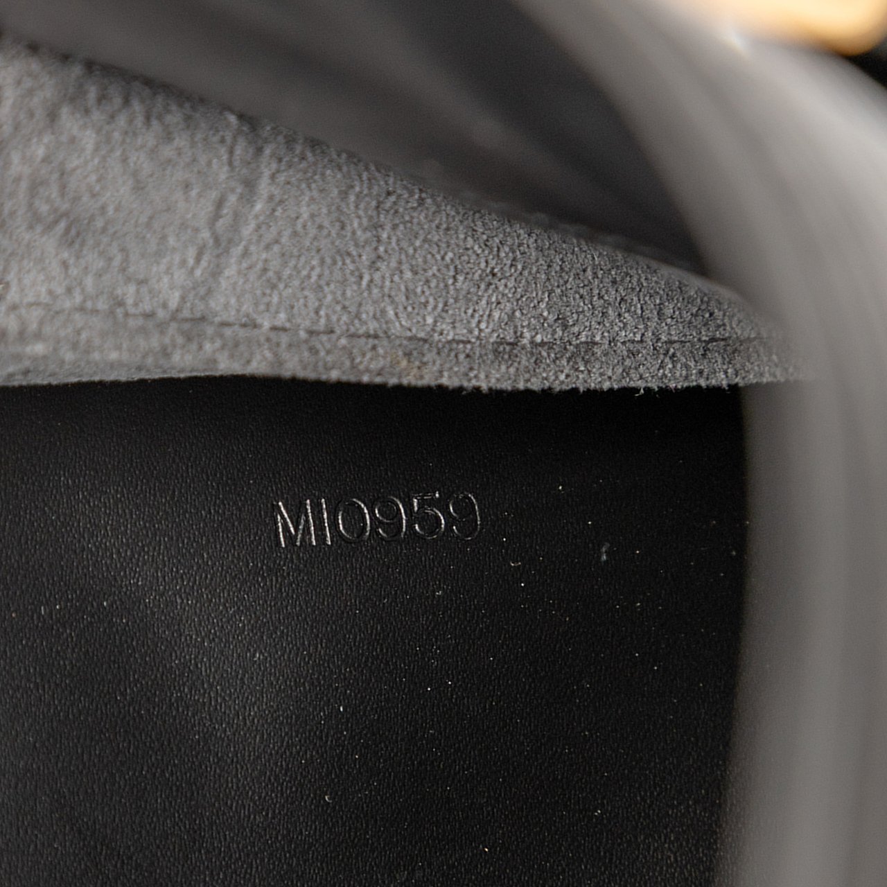 Louis Vuitton Epi Pont-Neuf PM Zwart