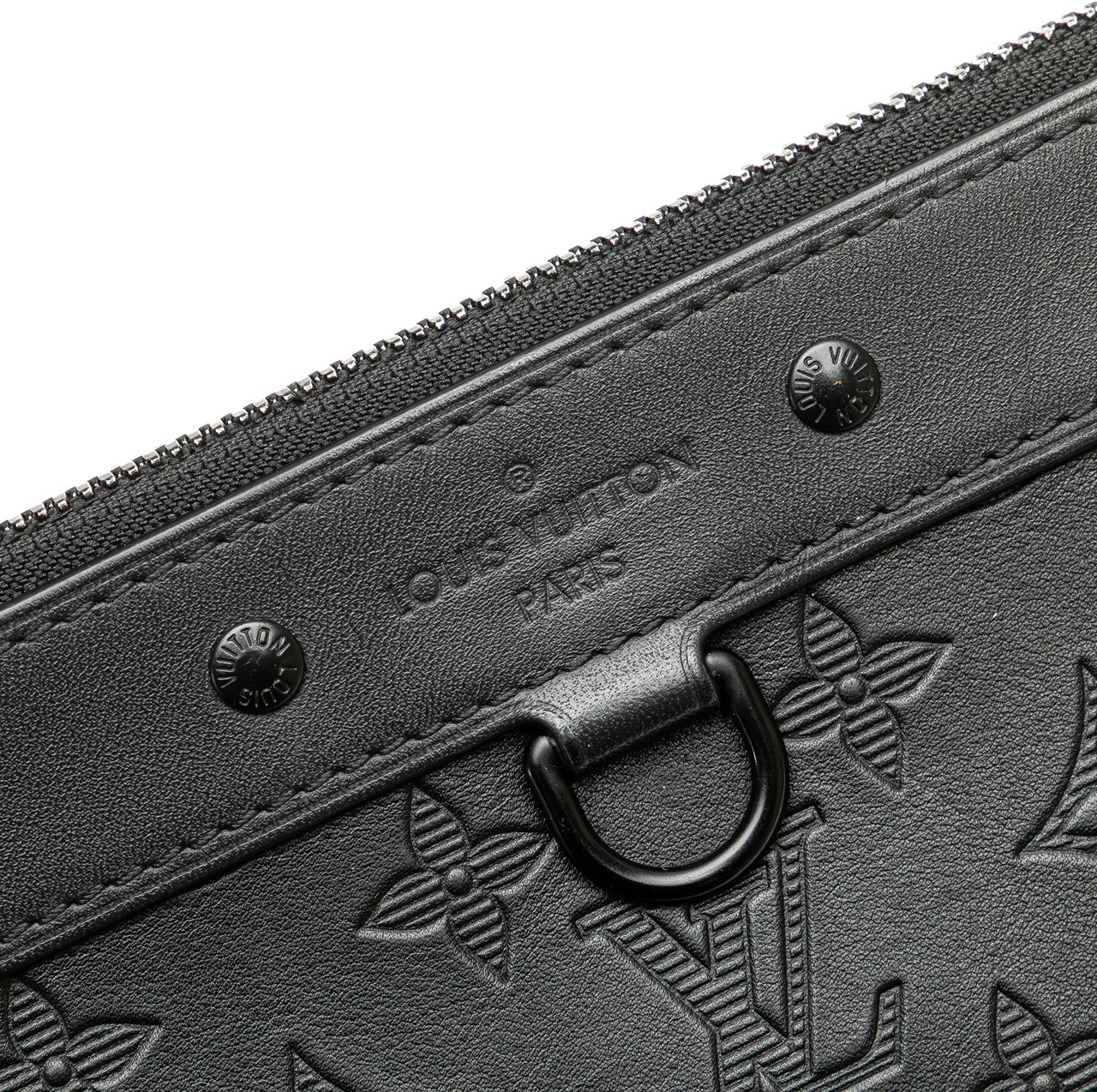 Louis Vuitton Monogram Shadow Discovery Pochette Zwart