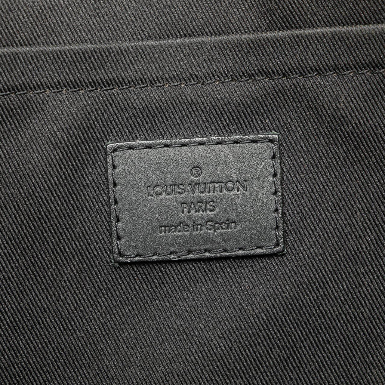 Louis Vuitton Monogram Shadow Discovery Pochette Zwart