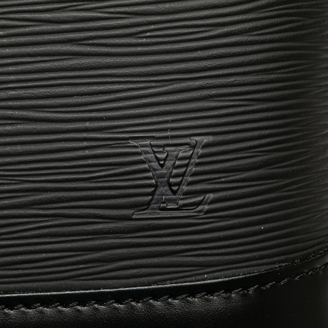 Louis Vuitton Epi Alma PM Zwart