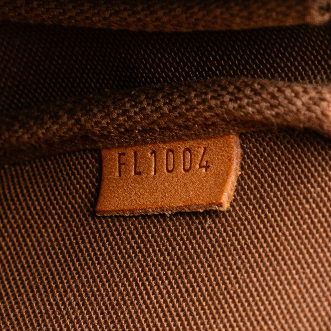 Louis Vuitton Monogram Mini Pochette Accessoires Bruin