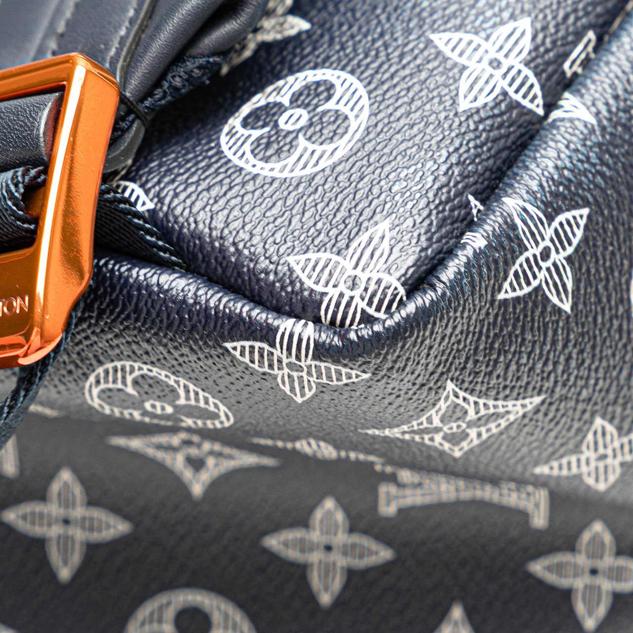 Louis Vuitton Monogram Upside Down Ink Apollo Blauw