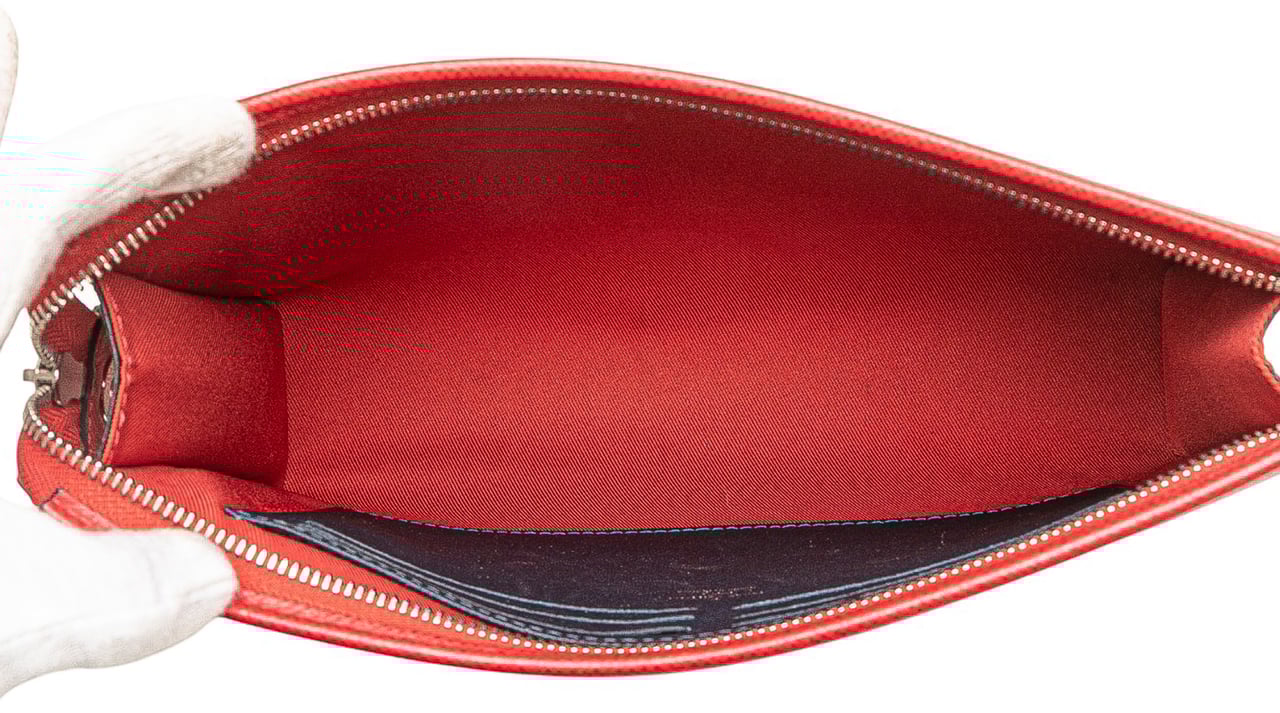 Louis Vuitton Taiga Pochette Voyage MM Rood