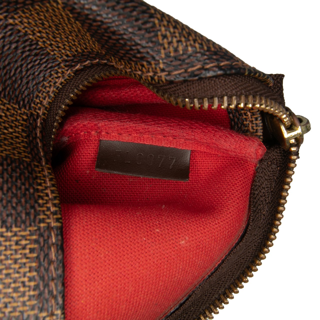 Louis Vuitton Damier Ebene Mini Pochette Accessoires Bruin