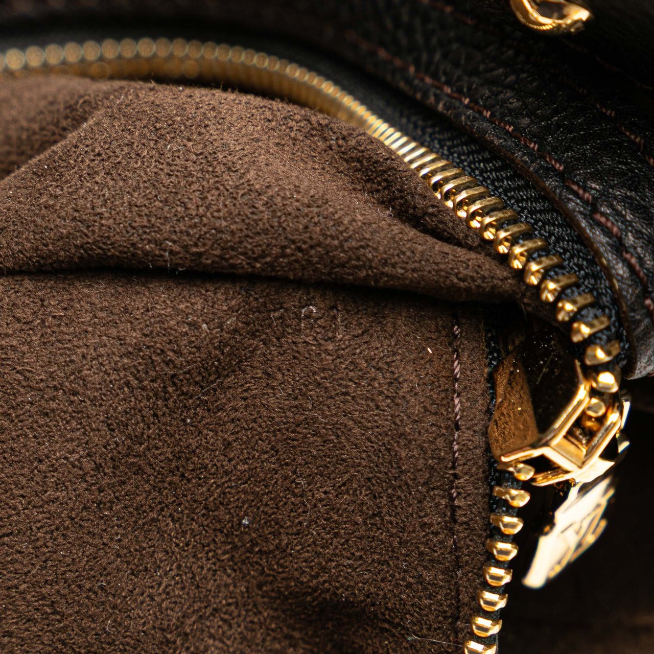 Louis Vuitton Monogram Mahina L Zwart