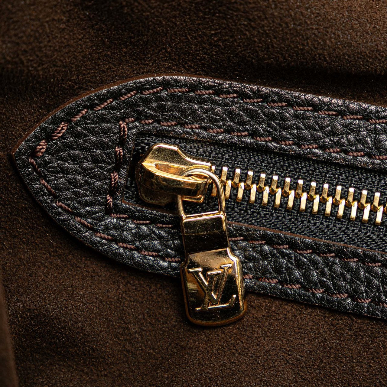 Louis Vuitton Monogram Mahina L Zwart