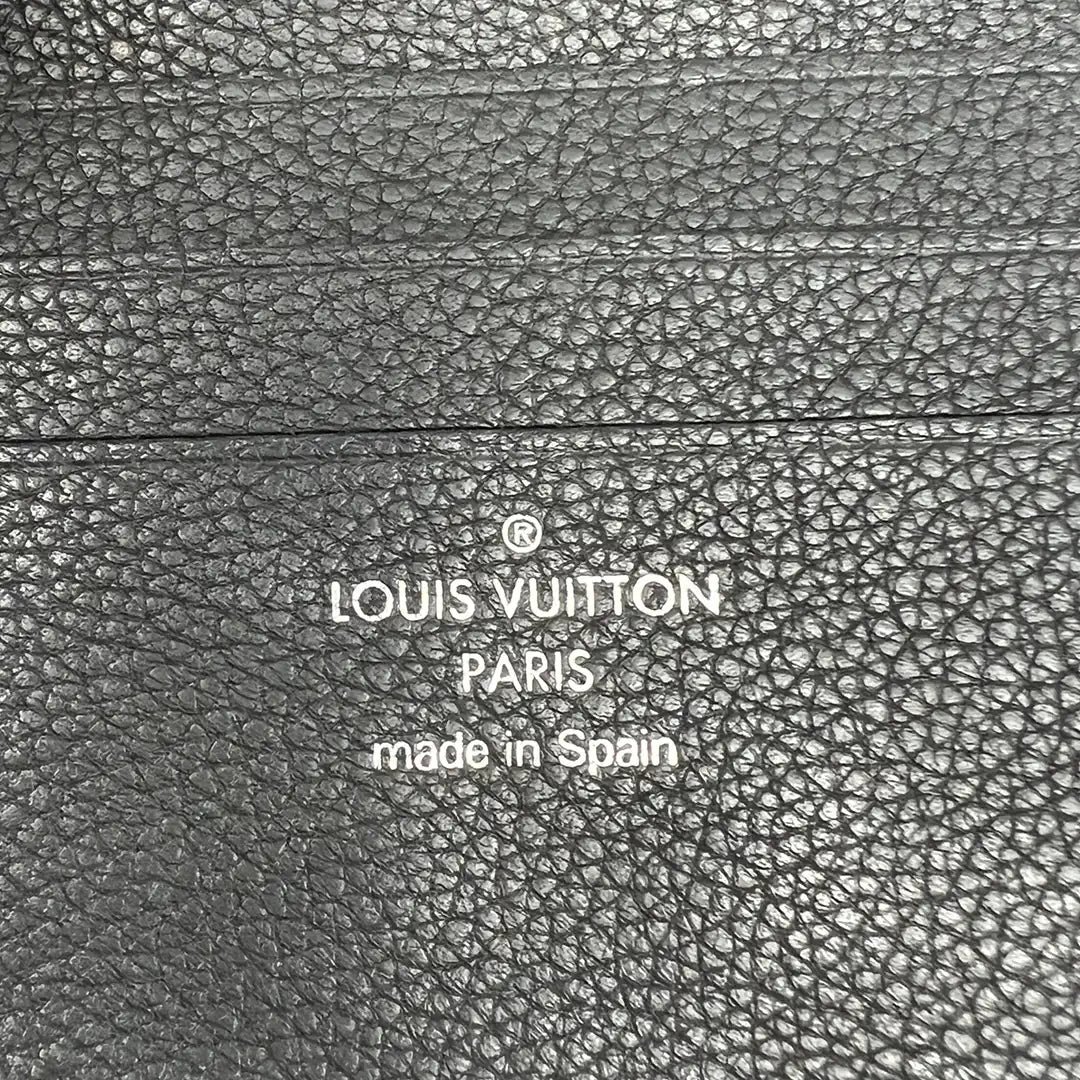 Louis Vuitton Louis Vuitton Nano Lockme Bucket calfskin black / very good Zwart