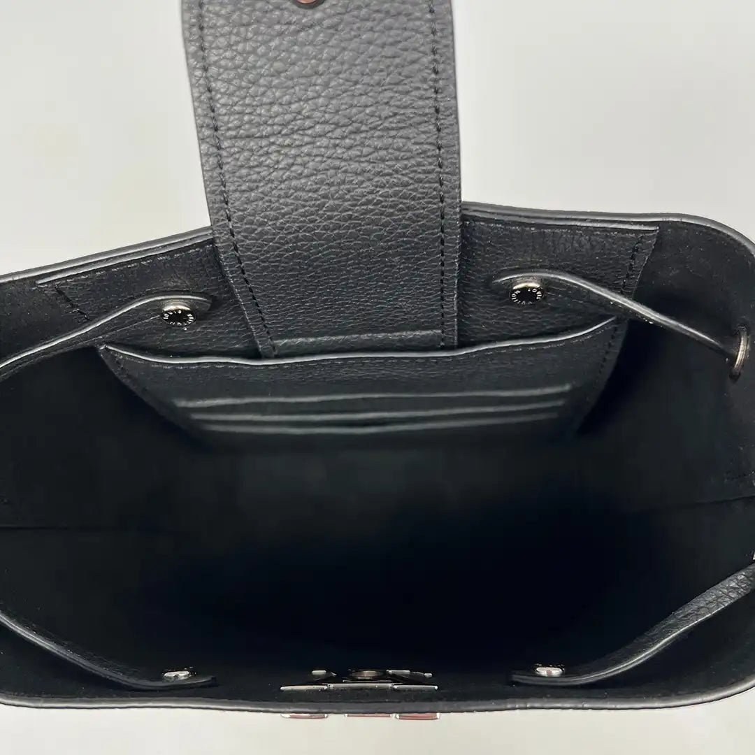 Louis Vuitton Louis Vuitton Nano Lockme Bucket calfskin black / very good Zwart