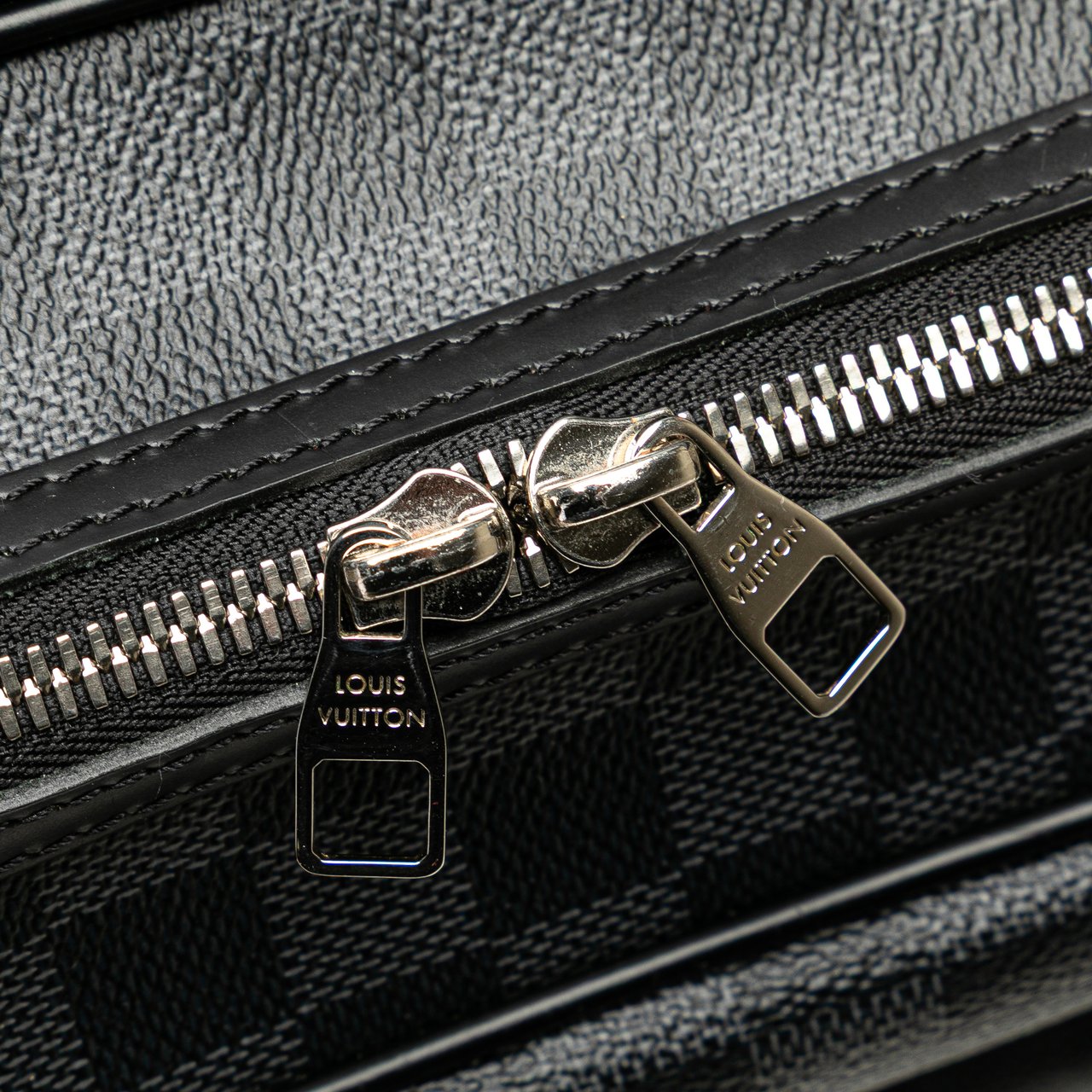 Louis Vuitton Damier Graphite Sac Leoh Zwart