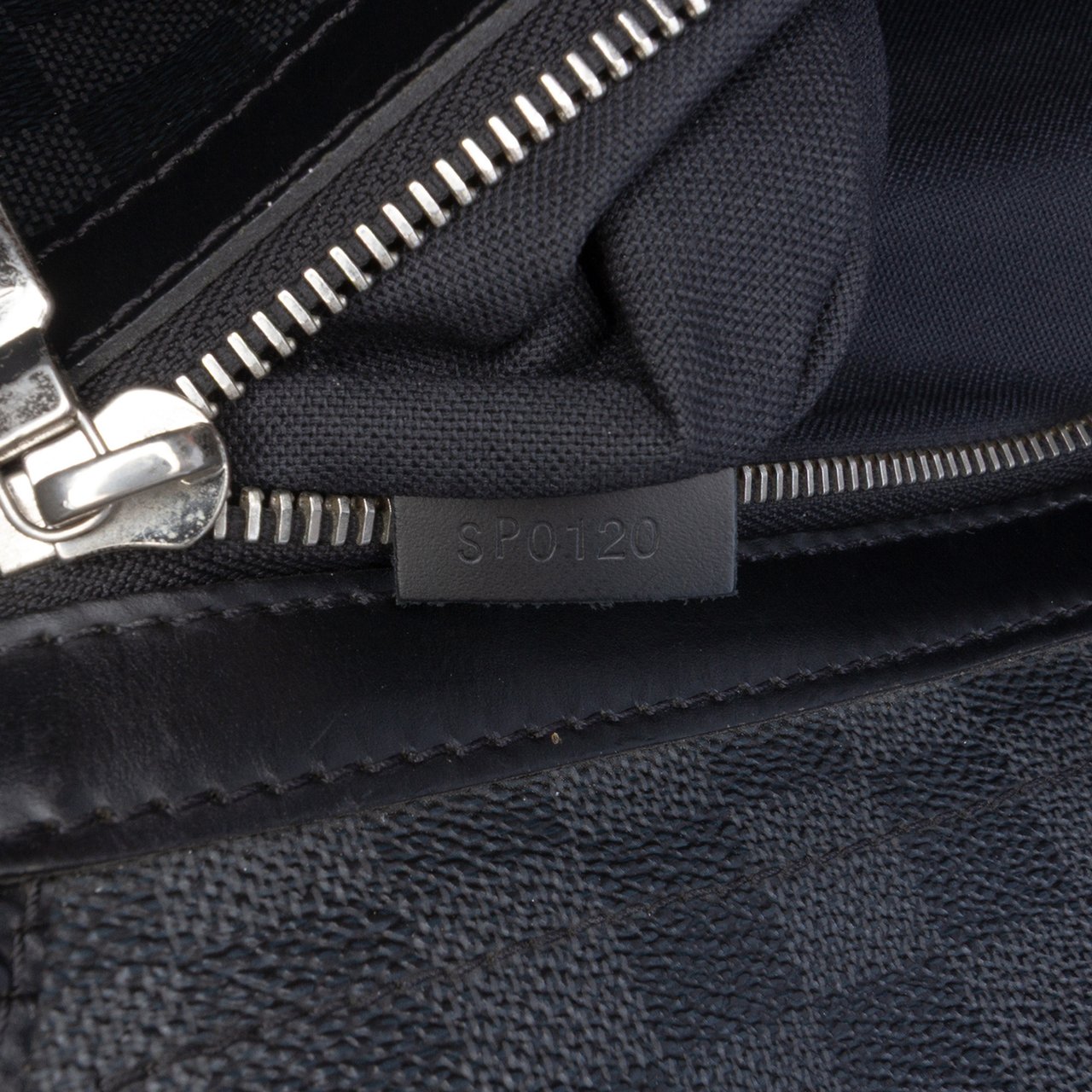 Louis Vuitton Damier Graphite Daniel MM Zwart