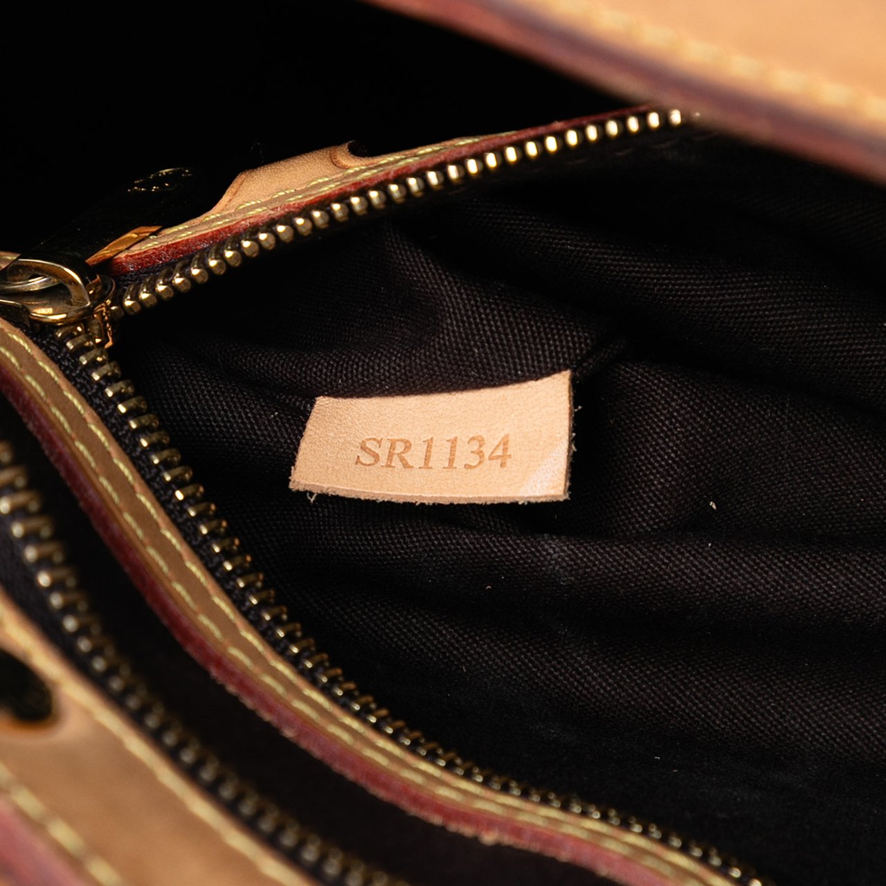 Louis Vuitton Monogram Vernis Brea MM Paars