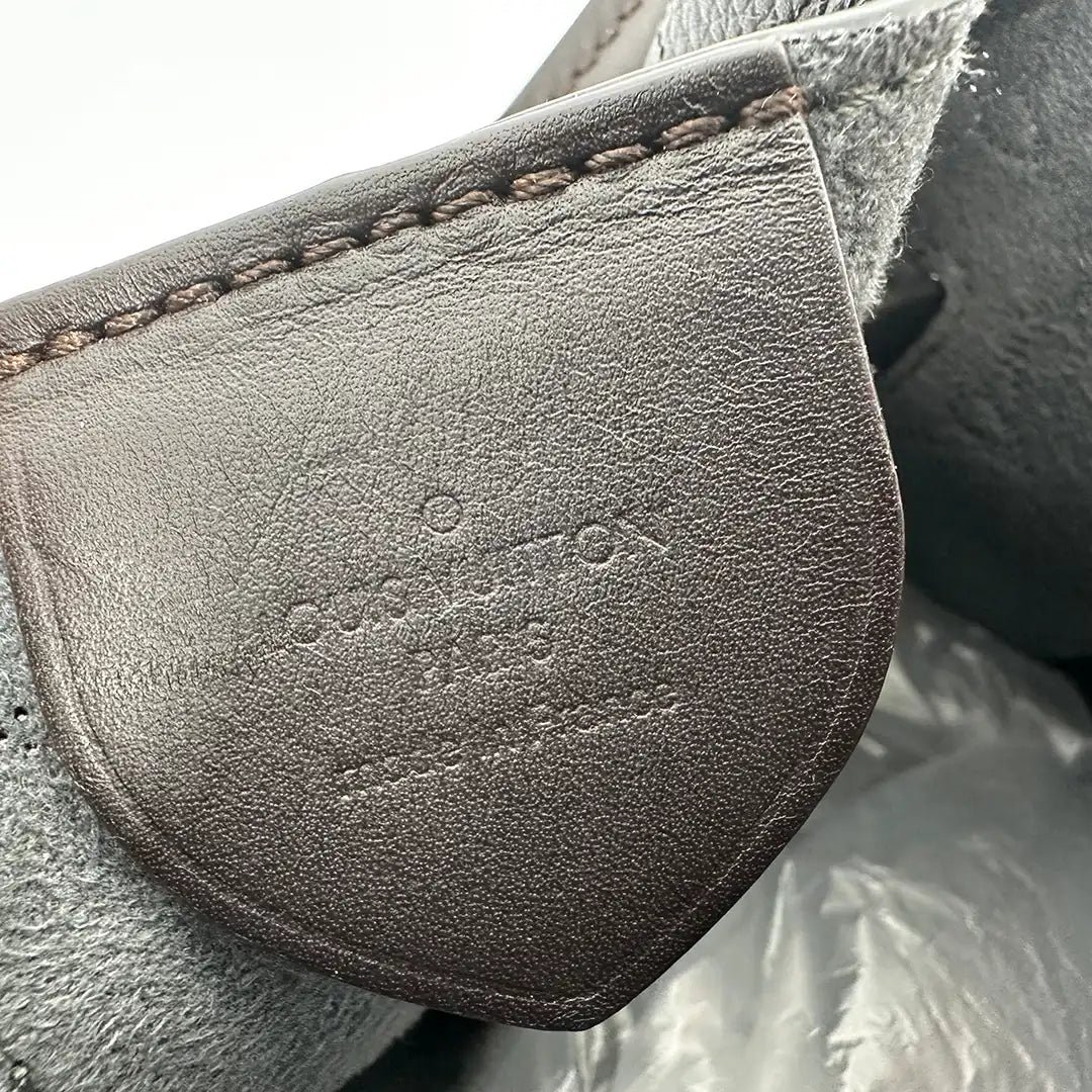 Louis Vuitton Louis Vuitton Girolata Mahina leather black M54402 full set / very good Zwart