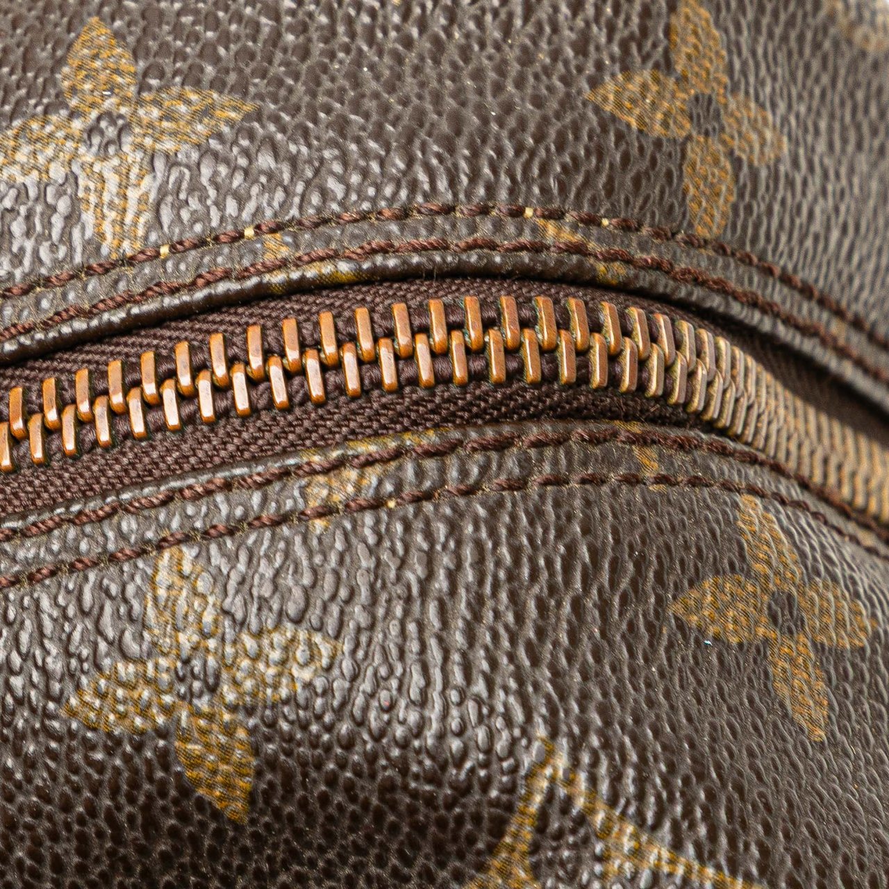 Louis Vuitton Monogram Trousse Toilette 28 Bruin