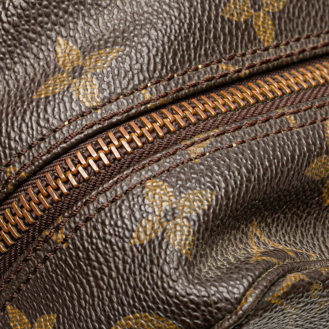 Louis Vuitton Monogram Trousse Toilette 28 Bruin