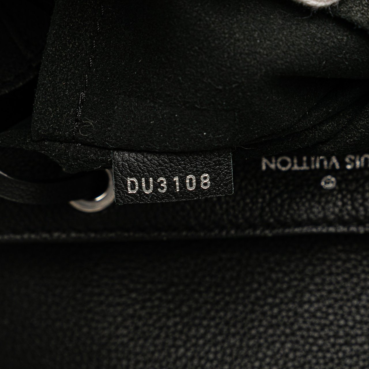 Louis Vuitton Taurillon Lockme Backpack Zwart