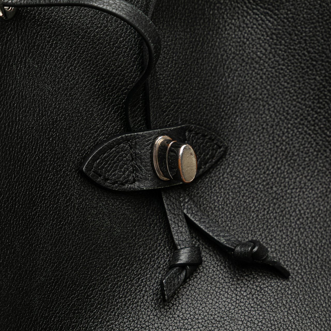 Louis Vuitton Taurillon Lockme Backpack Zwart