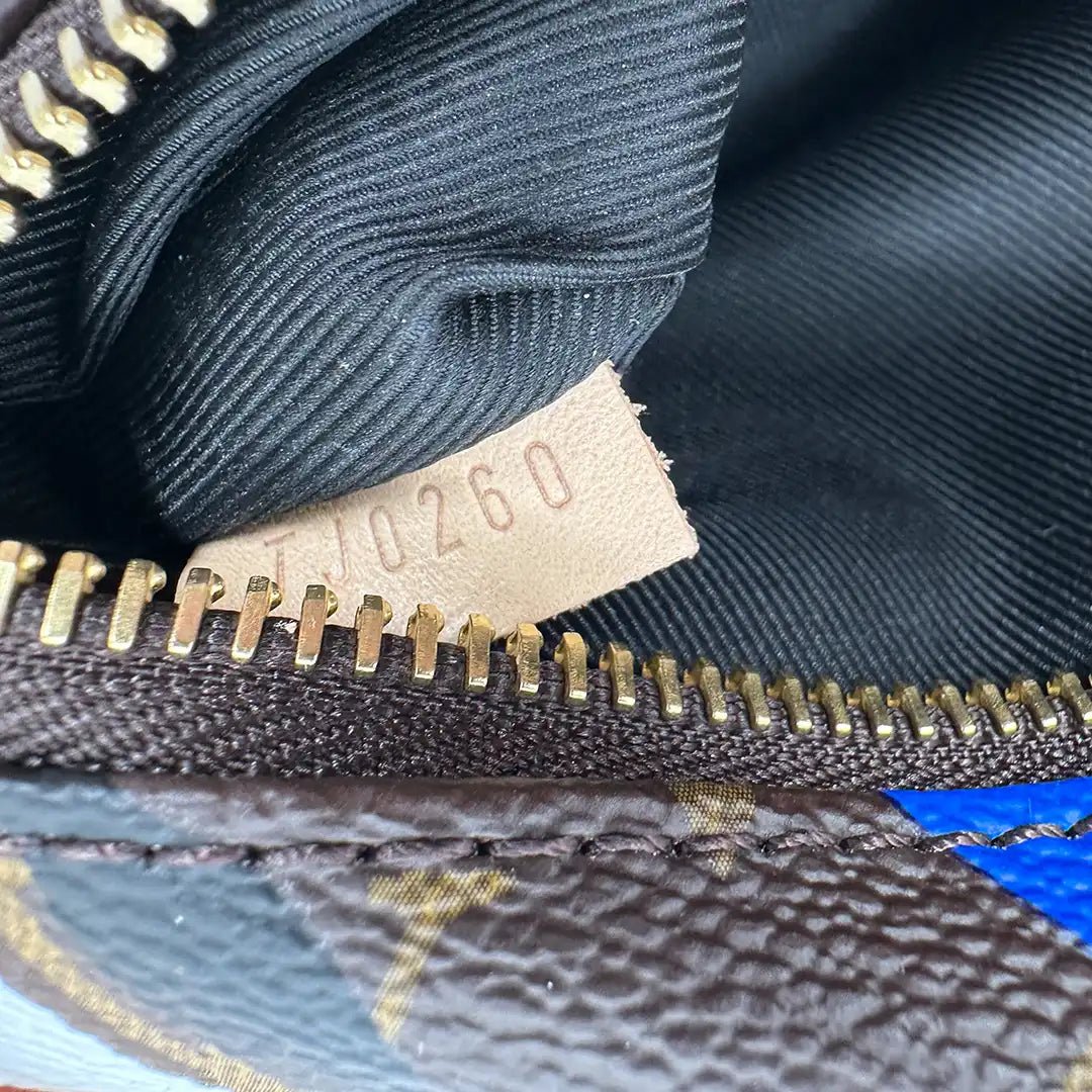 Louis Vuitton Louis Vuitton x League of Legends Bumbag blue M45106 full set / like new Blauw