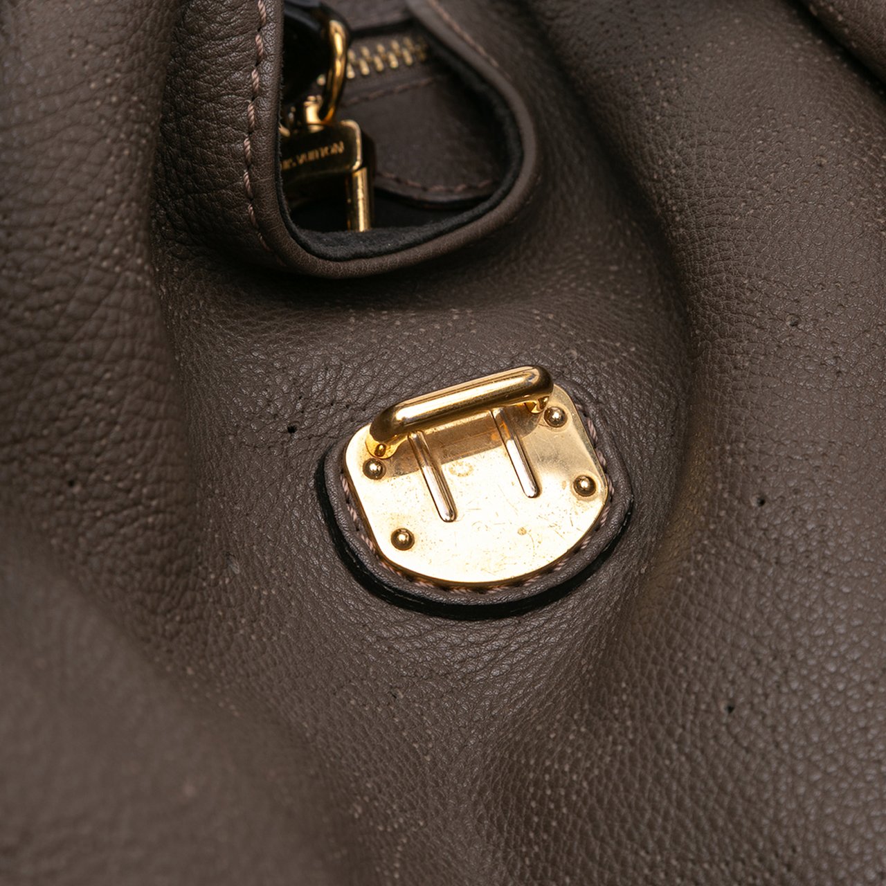 Louis Vuitton Monogram Mahina XL Hobo Bruin