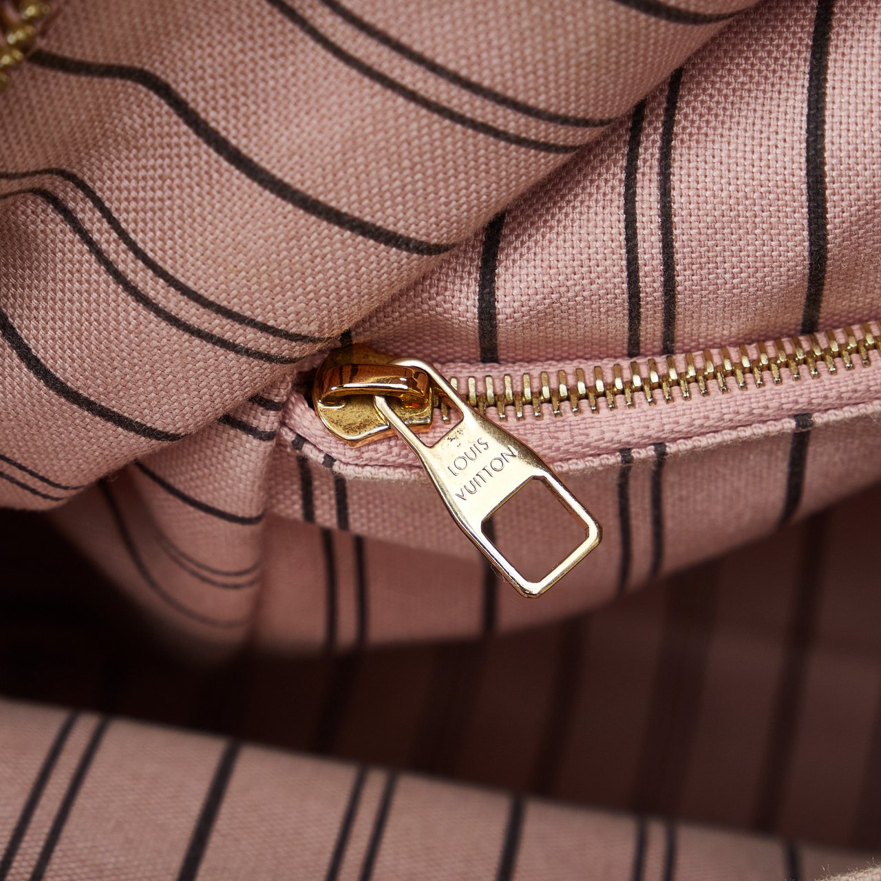 Louis Vuitton Monogram Empreinte Sorbonne Roze