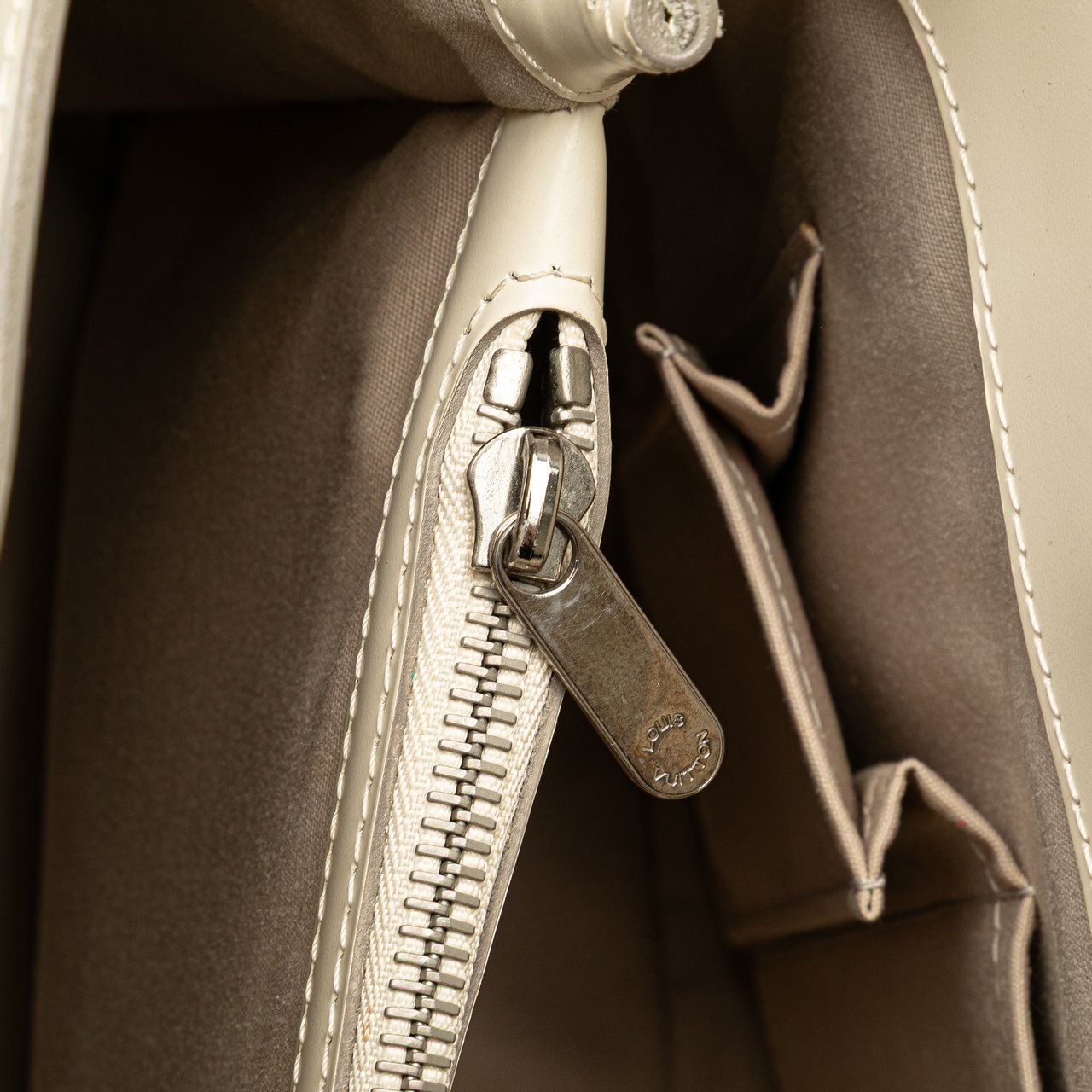 Louis Vuitton Epi Passy PM Wit