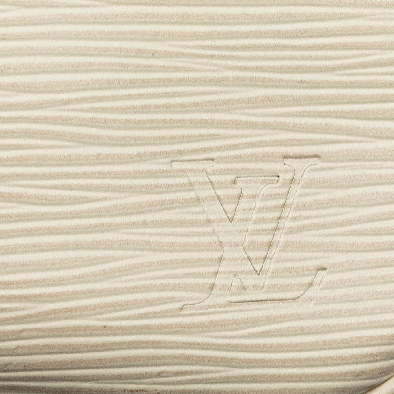 Louis Vuitton Epi Passy PM Wit