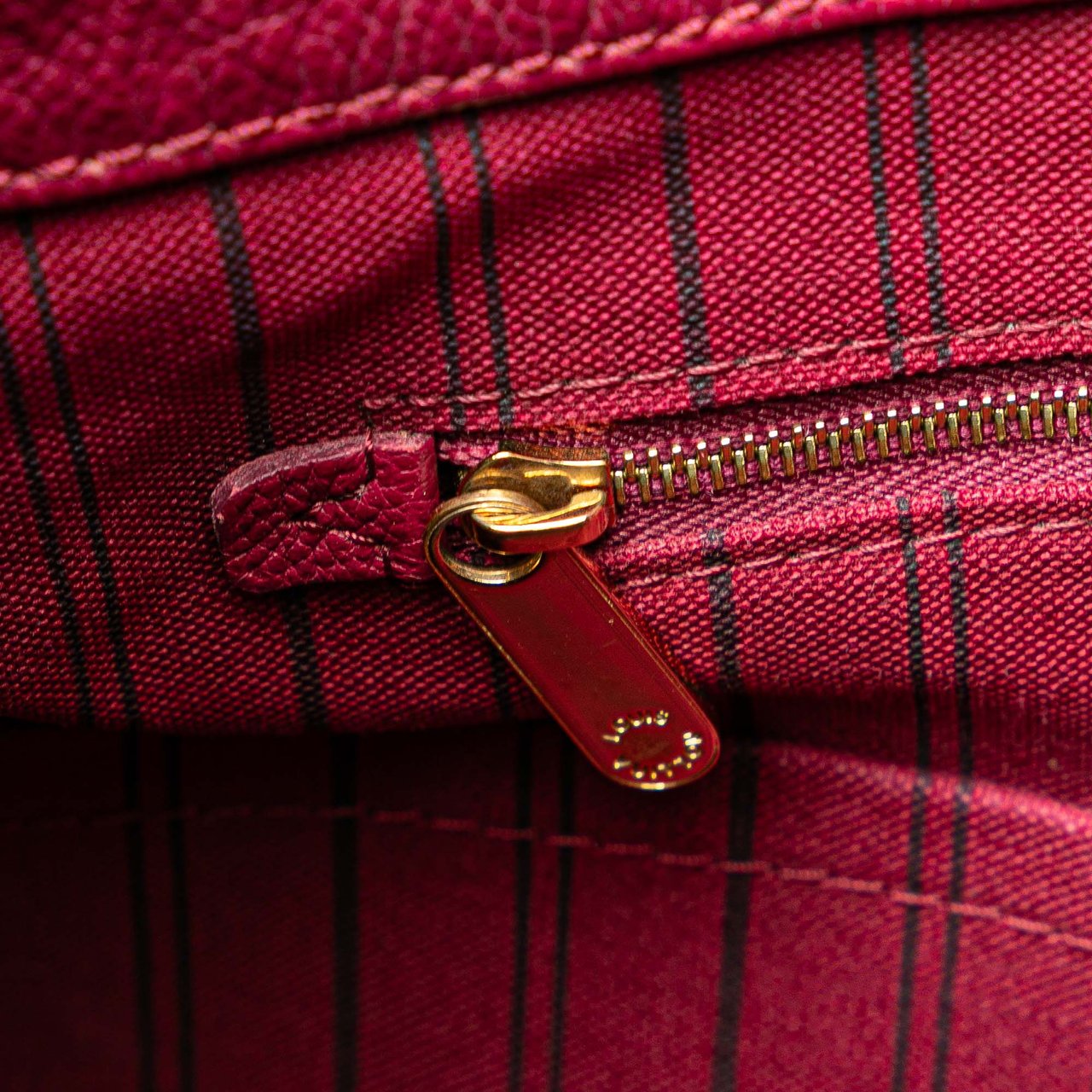 Louis Vuitton Monogram Empreinte Artsy MM Rood