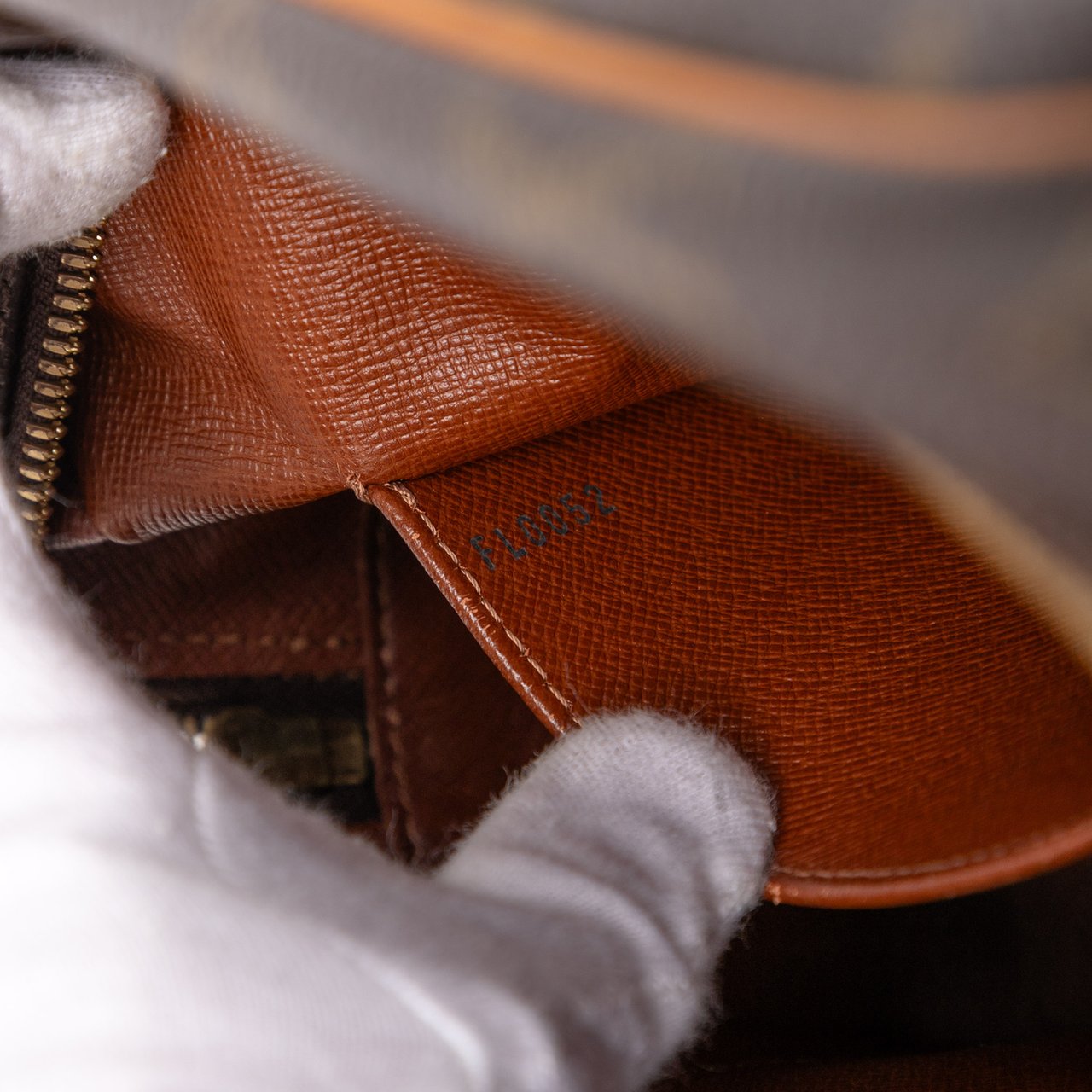 Louis Vuitton Monogram Cite MM Bruin