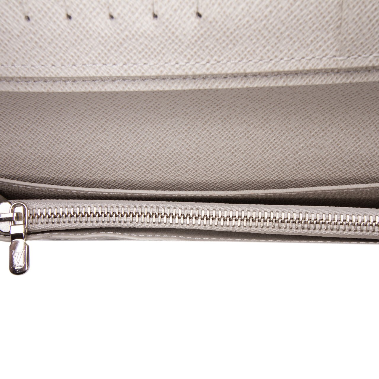 Louis Vuitton Taiga Portefeuille Brazza Bifold Long Wallet Bruin