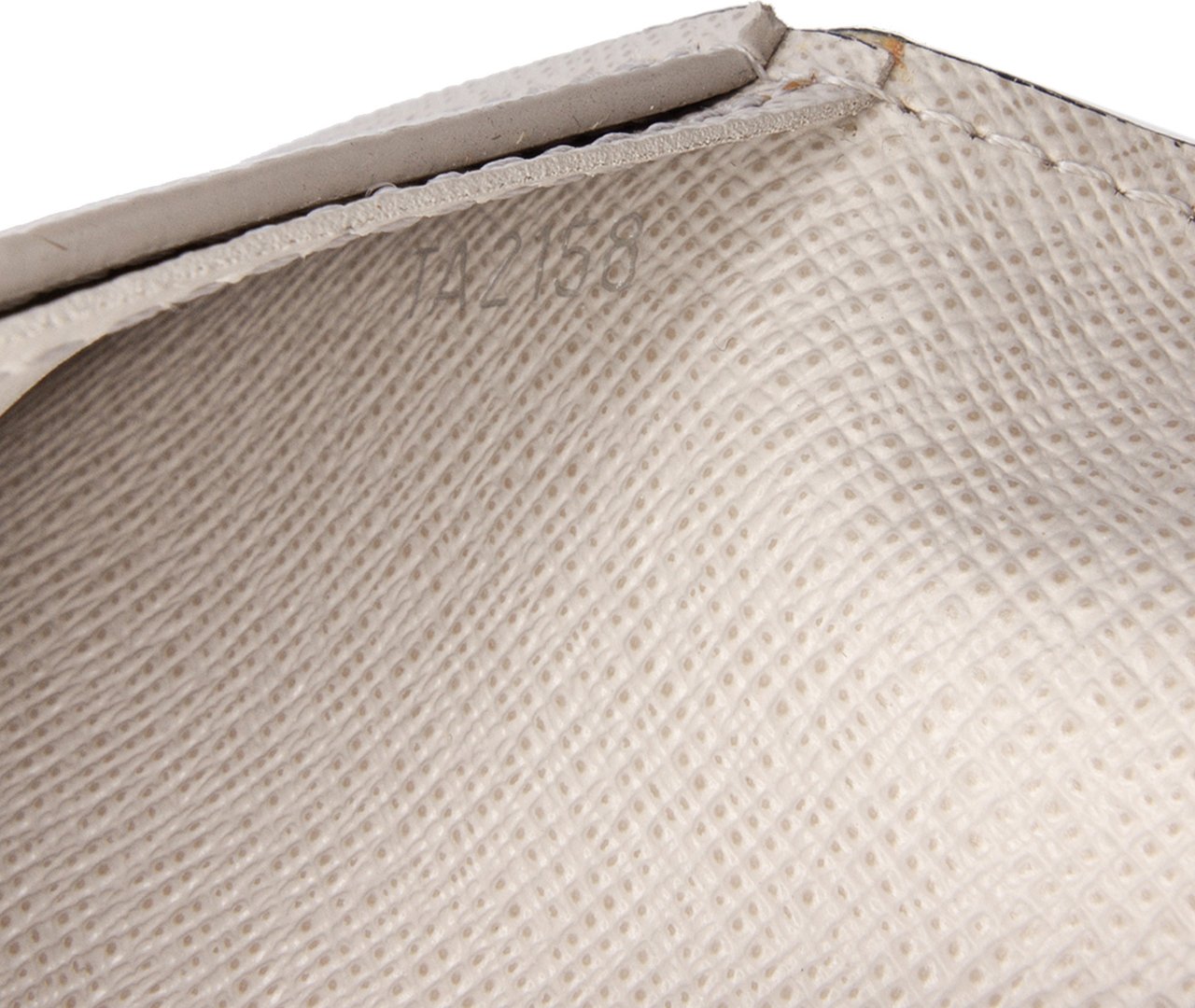 Louis Vuitton Taiga Portefeuille Brazza Bifold Long Wallet Bruin