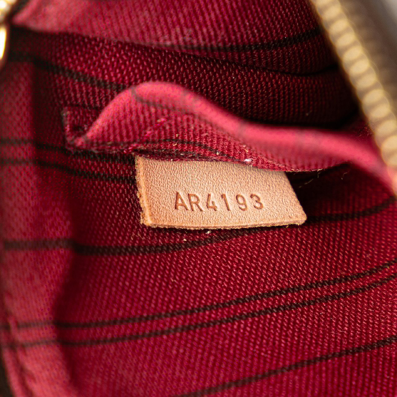 Louis Vuitton Monogram Neverfull Pochette Bruin