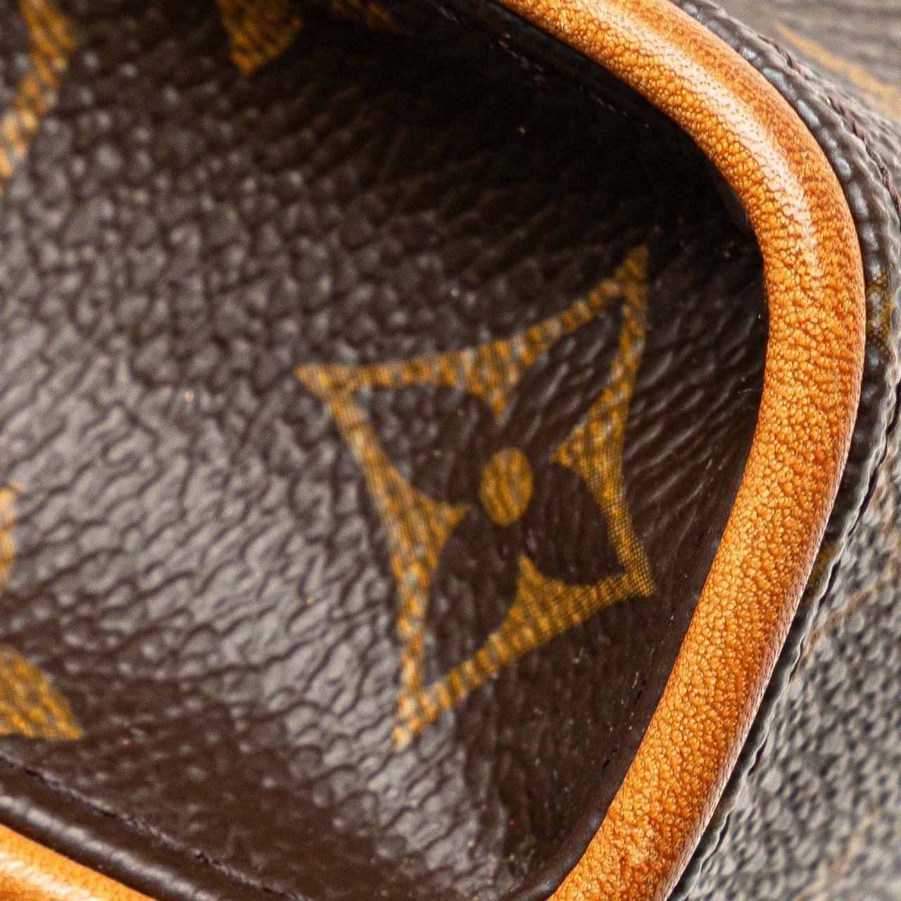 Louis Vuitton Monogram Pochette Florentine Bruin