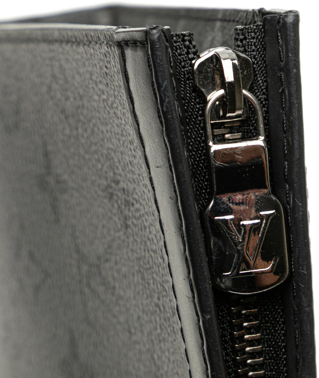 Louis Vuitton Monogram Eclipse Reverse Pochette Voyage MM Grijs