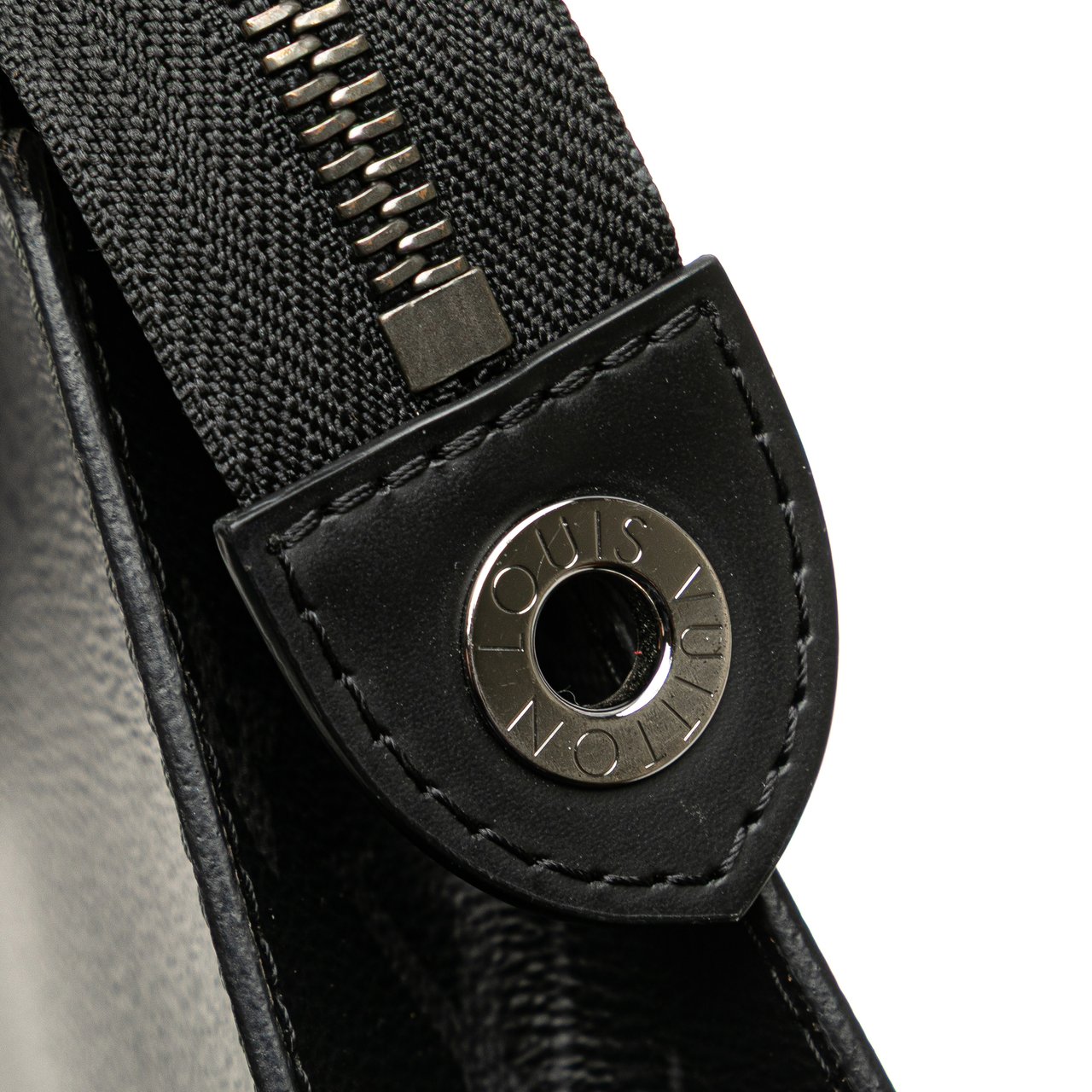 Louis Vuitton Monogram Eclipse Reverse Pochette Voyage MM Grijs