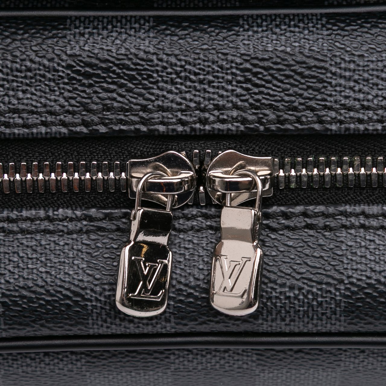Louis Vuitton Damier Graphite Hanging Toiletry Kit Pouch Zwart