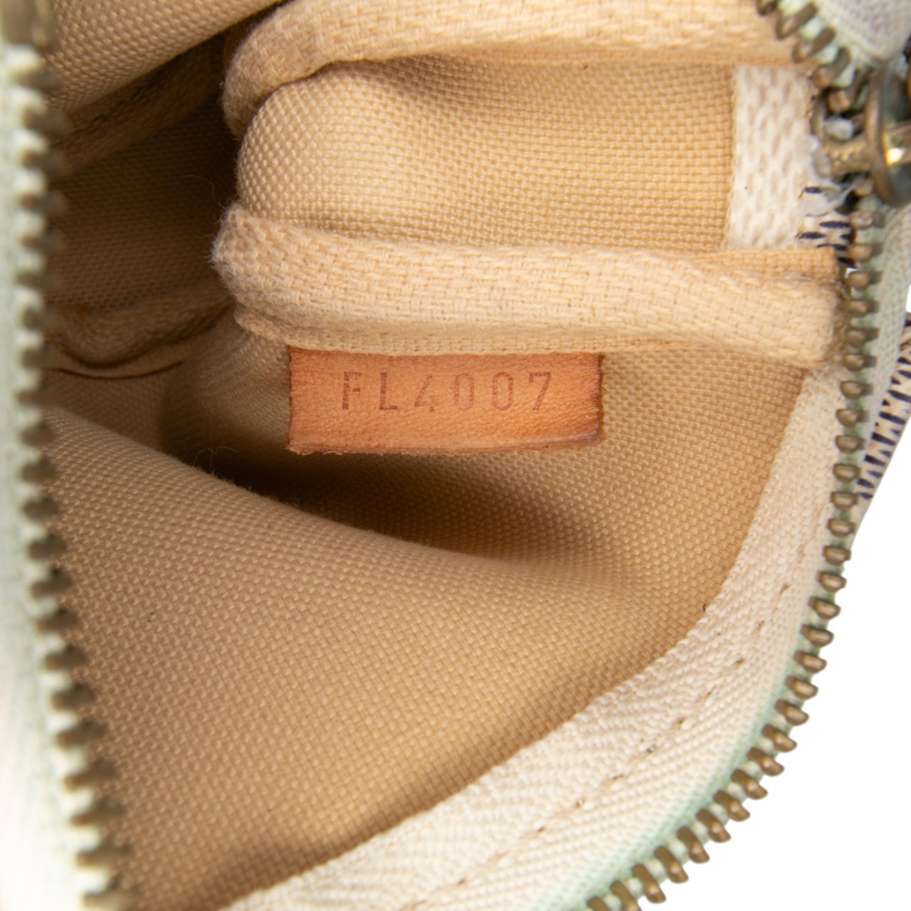 Louis Vuitton Damier Azur Mini Pochette Accessoires Wit