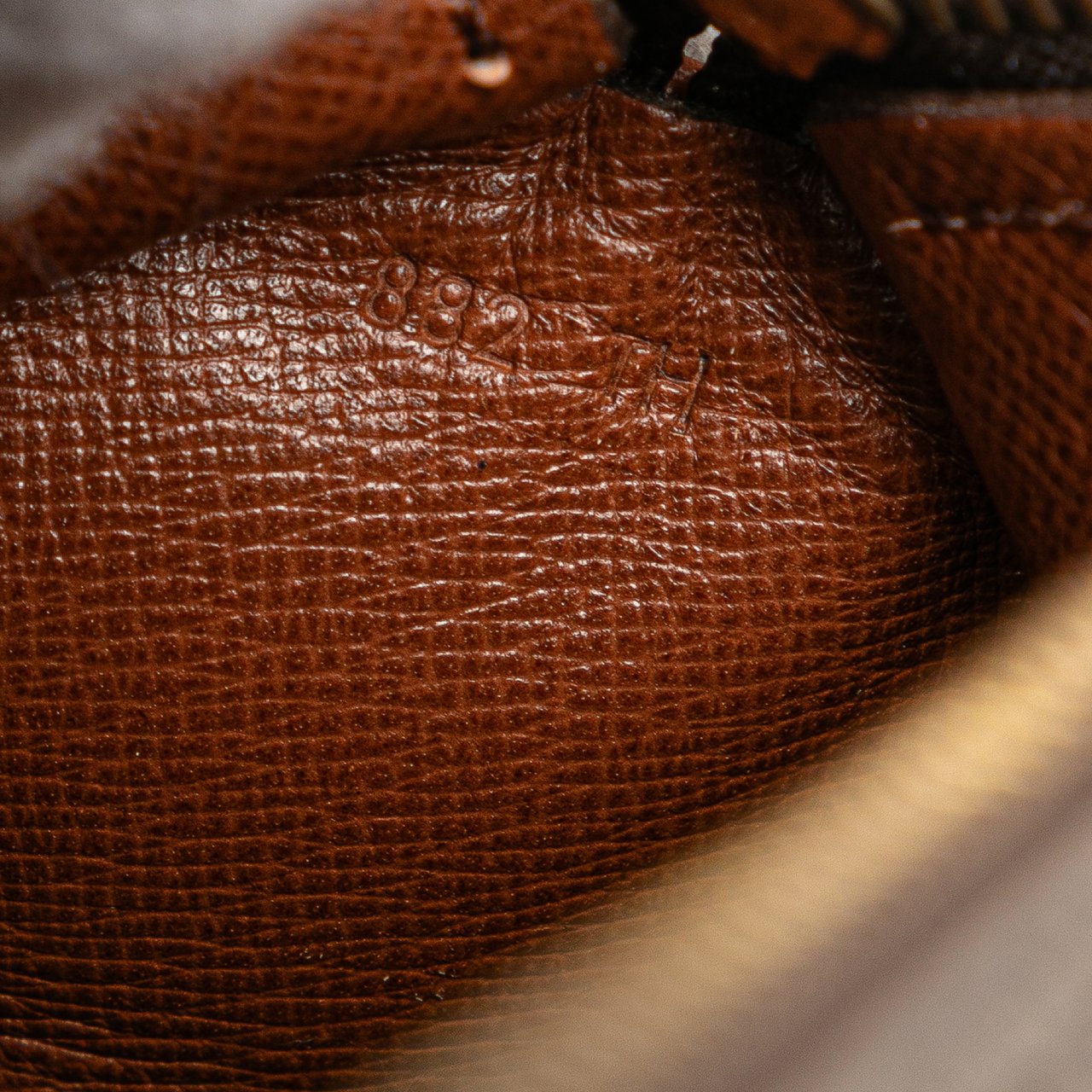 Louis Vuitton Monogram Papillon 26 Bruin