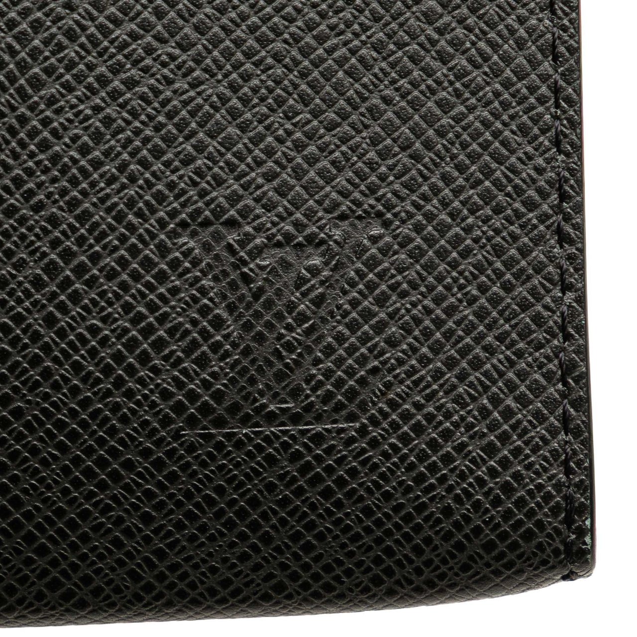 Louis Vuitton Taiga Pochette Voyage MM Zwart