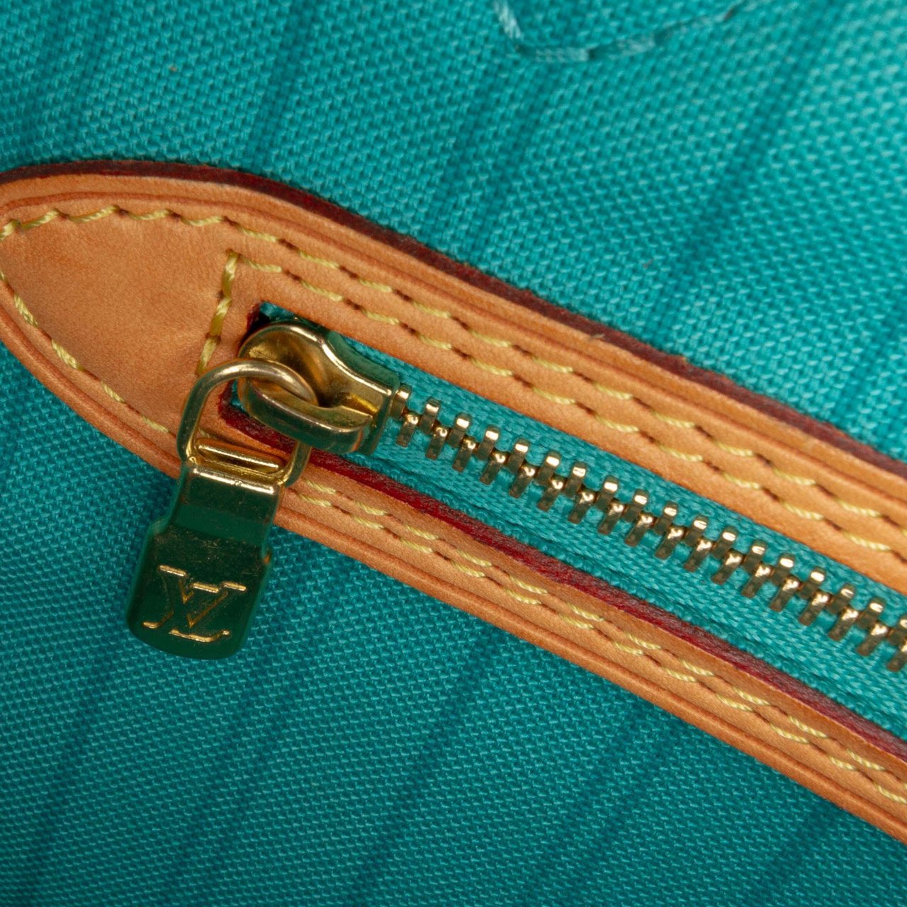 Louis Vuitton Monogram V Neverfull MM Bruin