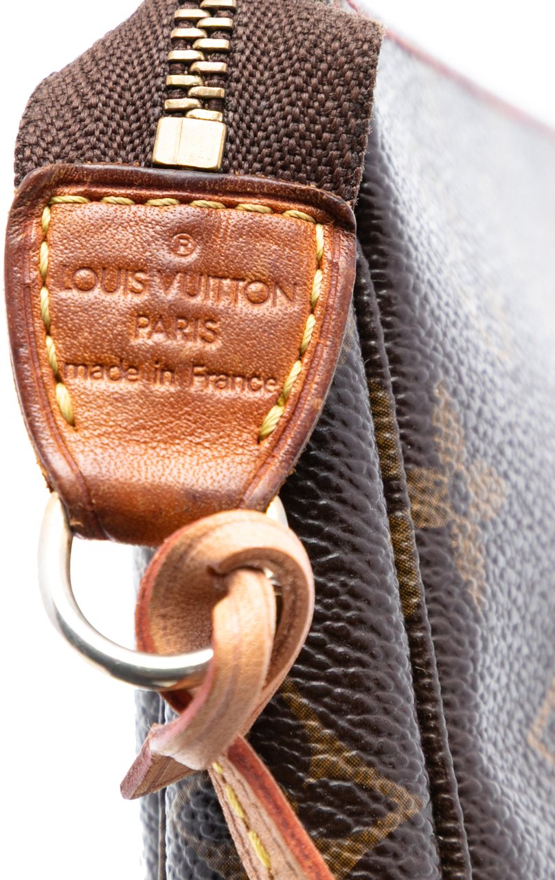 Louis Vuitton Takashi Murakami Monogram Cherry Pochette Accessoires Bruin