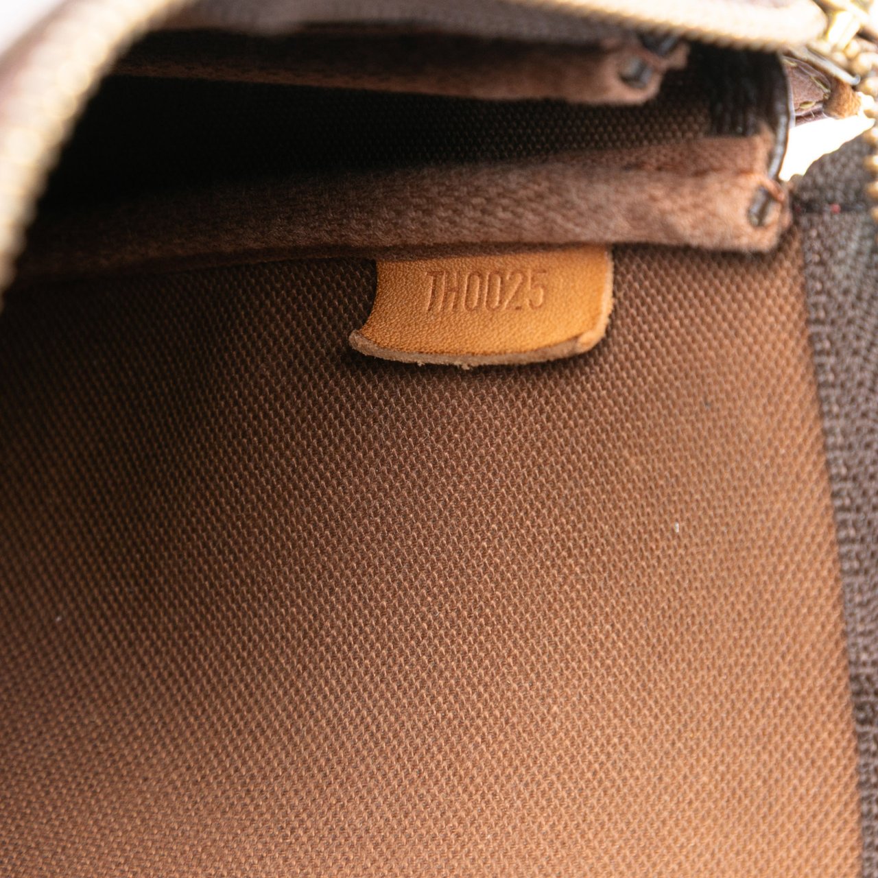 Louis Vuitton Takashi Murakami Monogram Cherry Pochette Accessoires Bruin