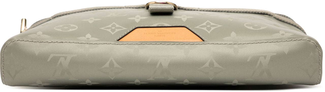Louis Vuitton Monogram Titanium Messenger PM Grijs