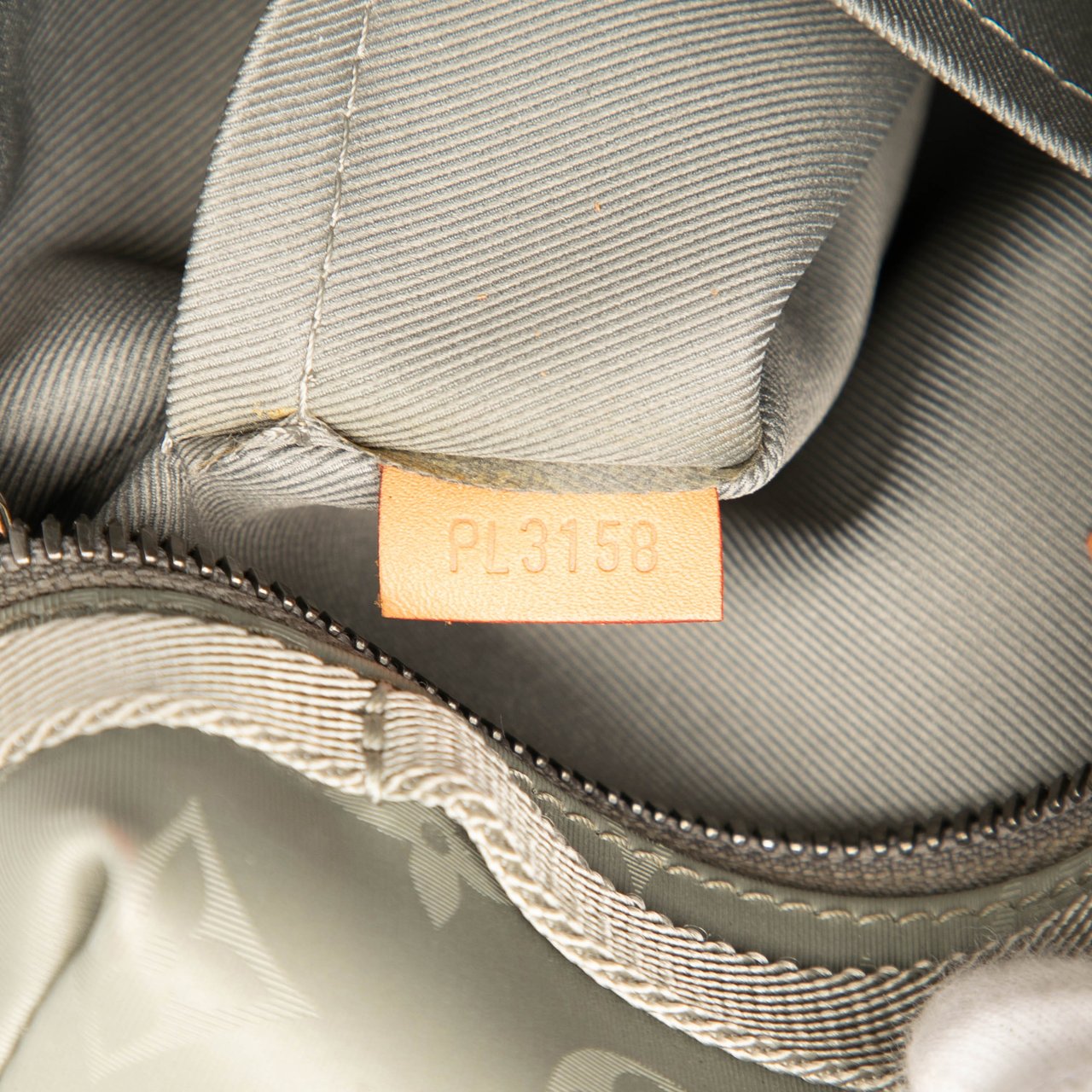 Louis Vuitton Monogram Titanium Messenger PM Grijs